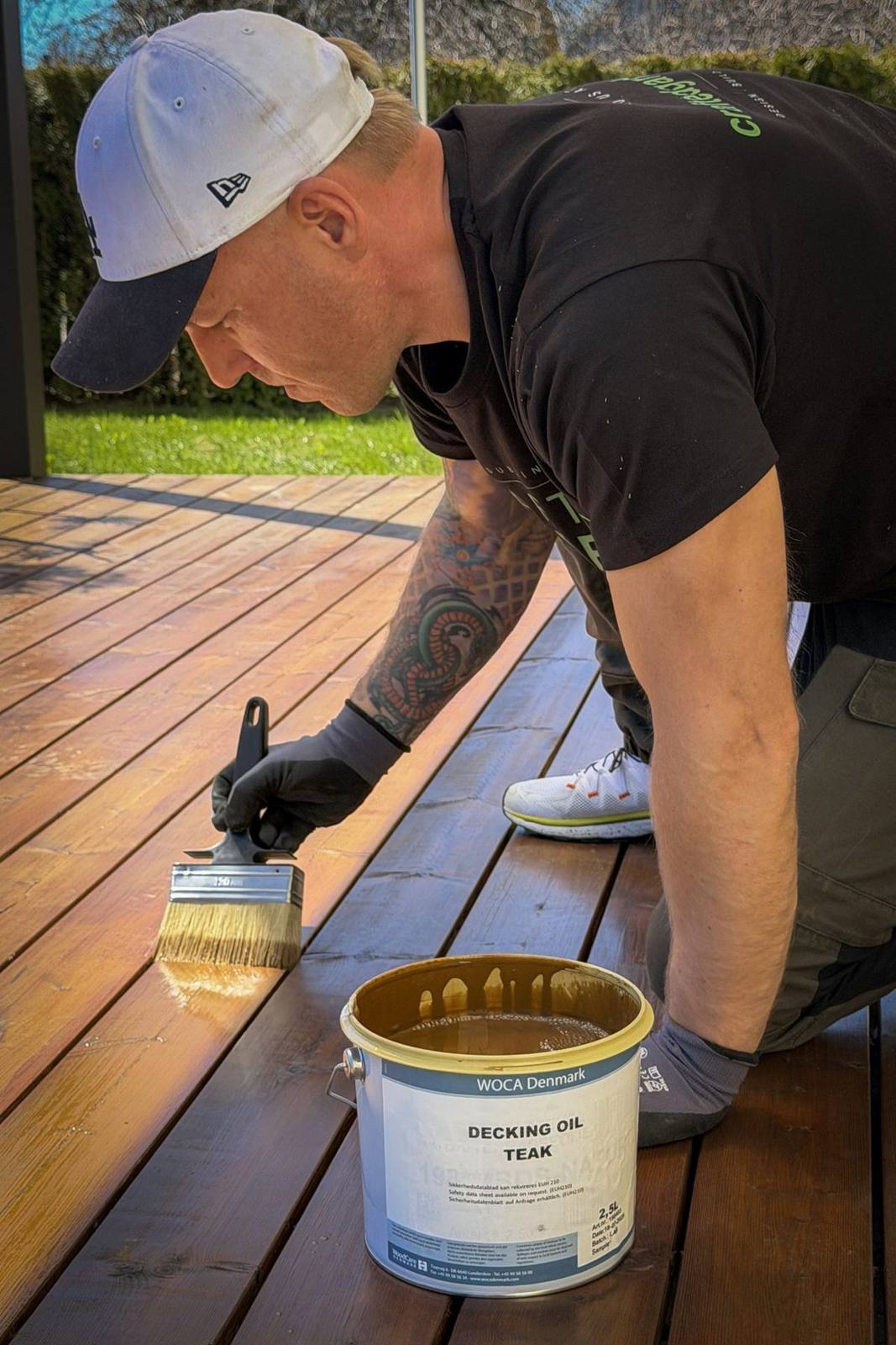 Oiling a hardwood deck with teak decking oil